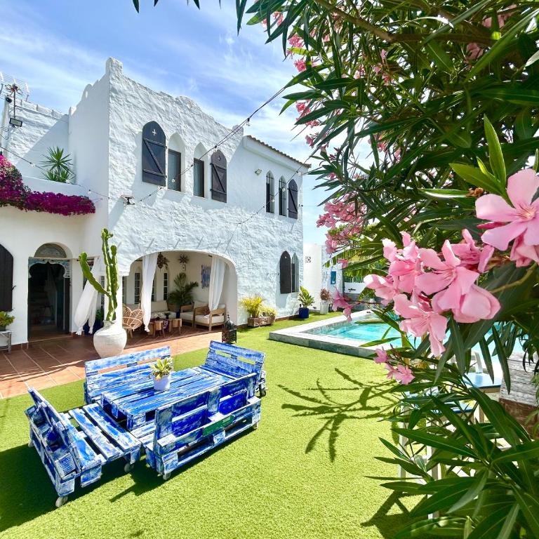 GATU Villa Lurberri, piscina privada, Parking, jardines -Mayores de 25 años y familias " - Casa con 4 camere da letto - 62