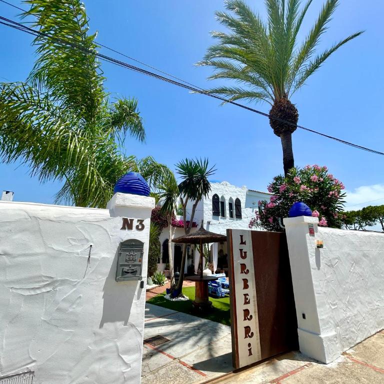 GATU Villa Lurberri, piscina privada, Parking, jardines -Mayores de 25 años y familias " - Casa con 4 camere da letto - 57
