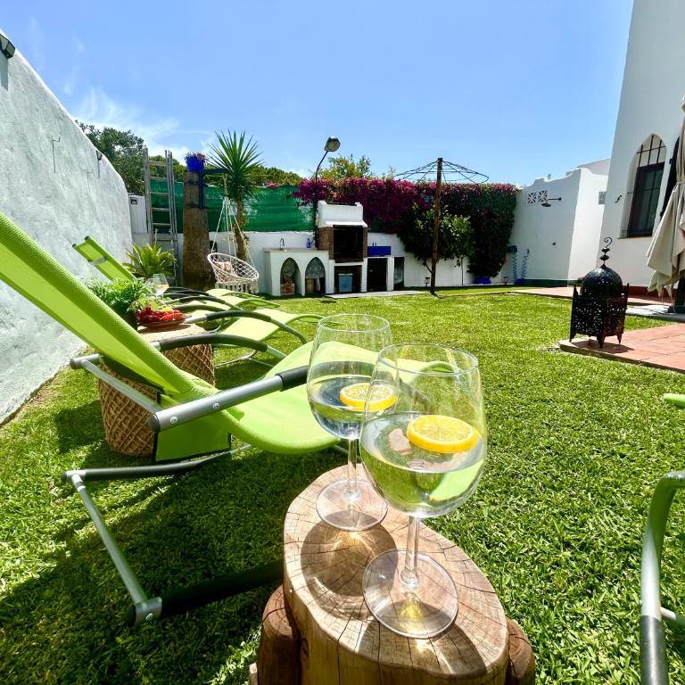 GATU Villa Lurberri, piscina privada, Parking, jardines -Mayores de 25 años y familias " - Casa con 4 camere da letto - 60