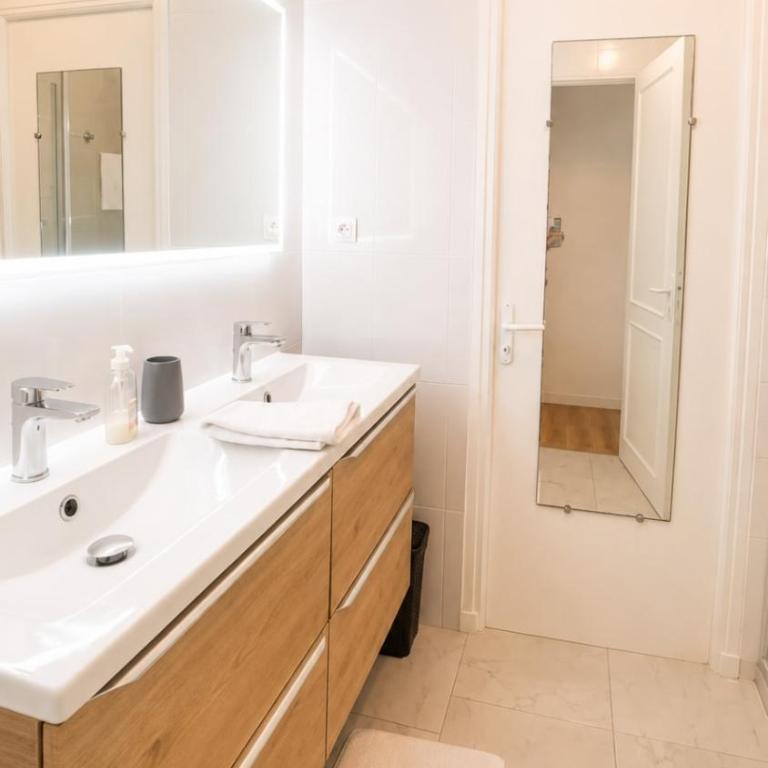 Magnifique appartement proche de la plage vue mer - Appartement - 12