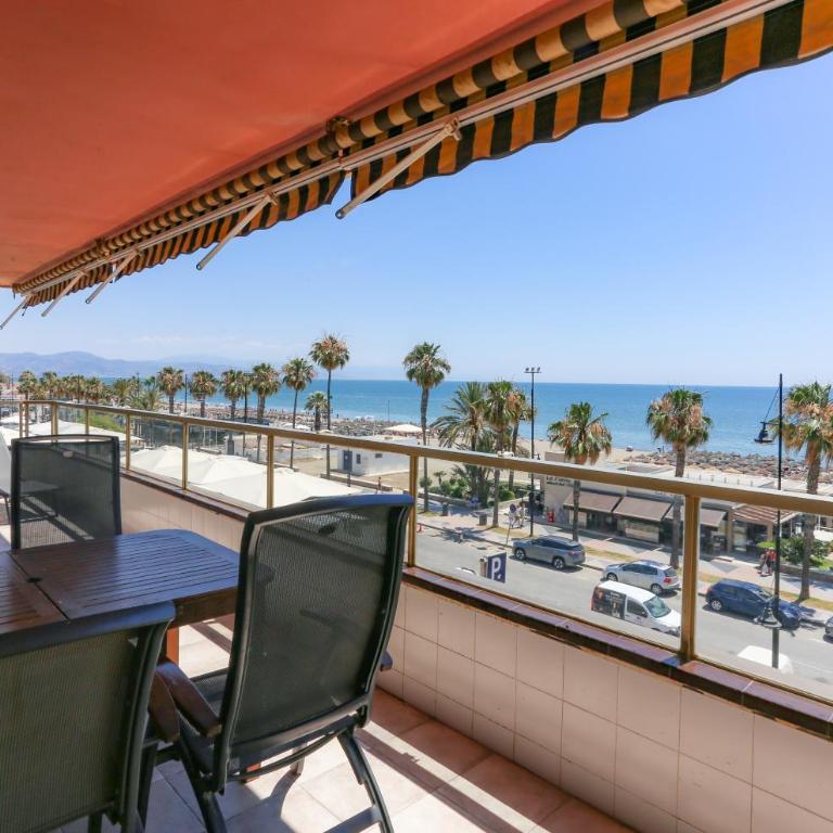 Primera Línea de Playa con Gran Terraza - Apartamento de 3 dormitorios - 1