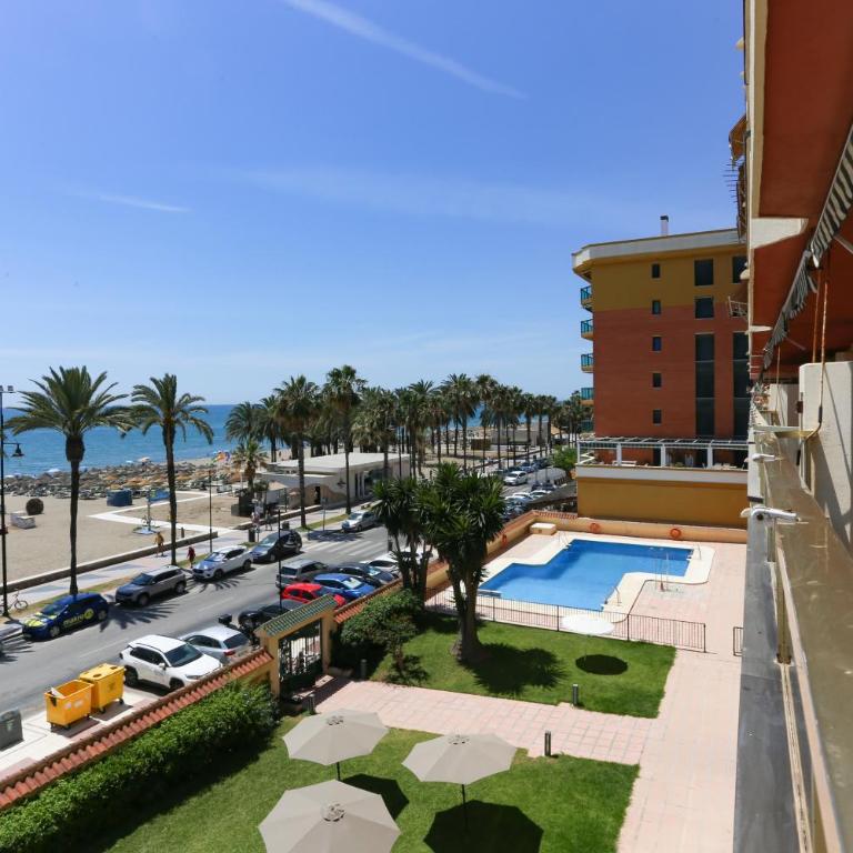 Primera Línea de Playa con Gran Terraza - Apartamento de 3 dormitorios - 2