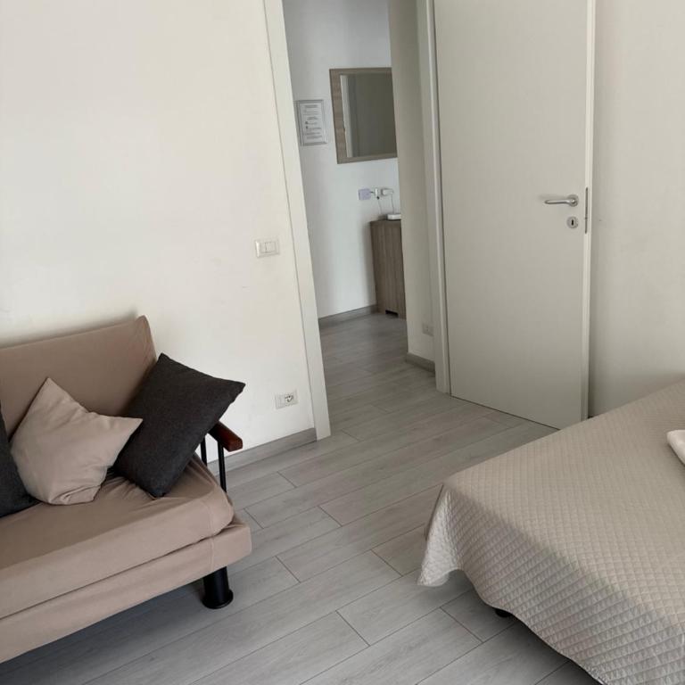 Apartment Alex vicino alla stazione Porta Nuova gratuito parcheggio - Appartamento con 1 Camera da Letto - 5