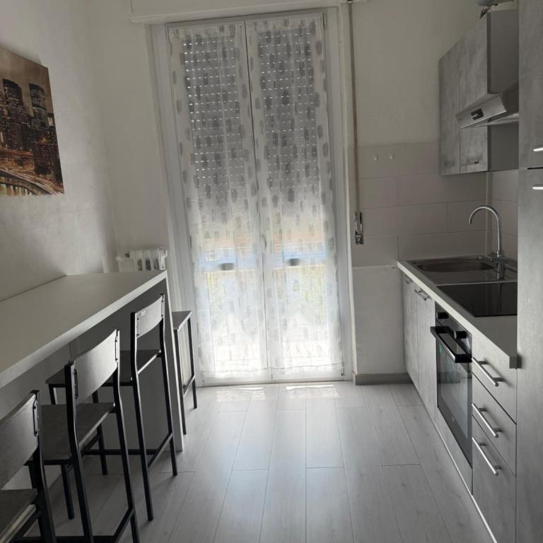 Apartment Alex vicino alla stazione Porta Nuova gratuito parcheggio - Appartamento con 1 Camera da Letto - 10