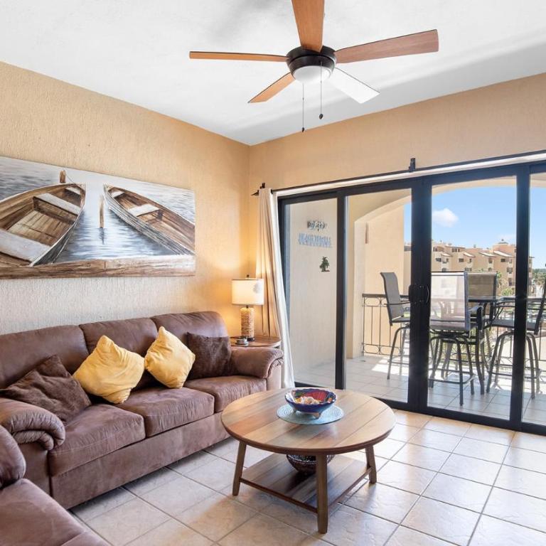 Sandy Feet Retreat with Terrace Overlooking Pool and Ocean Front - Casa - 2