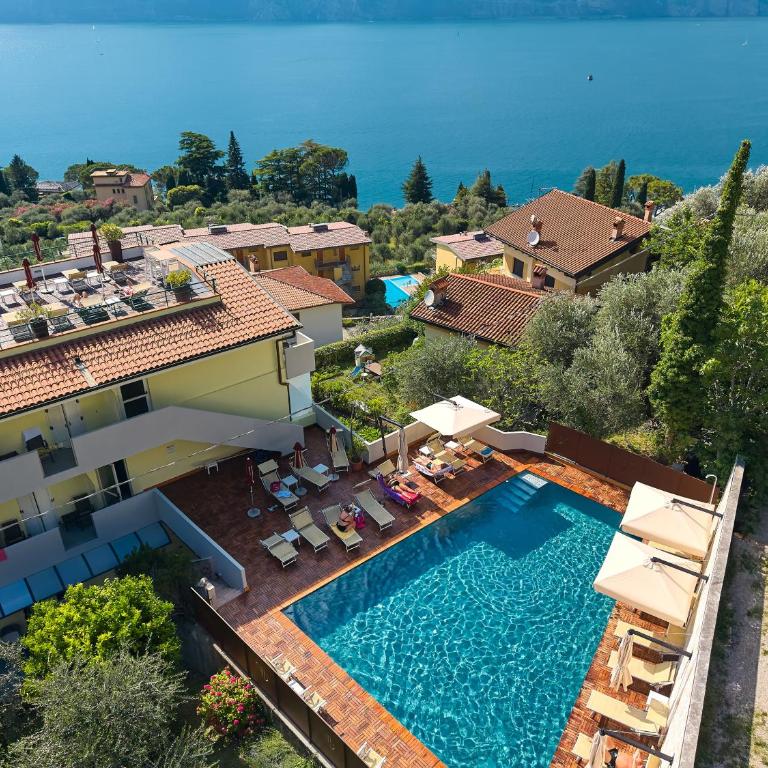 Hotel Villa Smeralda - Double Room with Balcony Mountain Side - 9