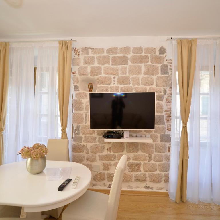 Palazzo Max and Alex Apartments - Suite with Terrace - 9