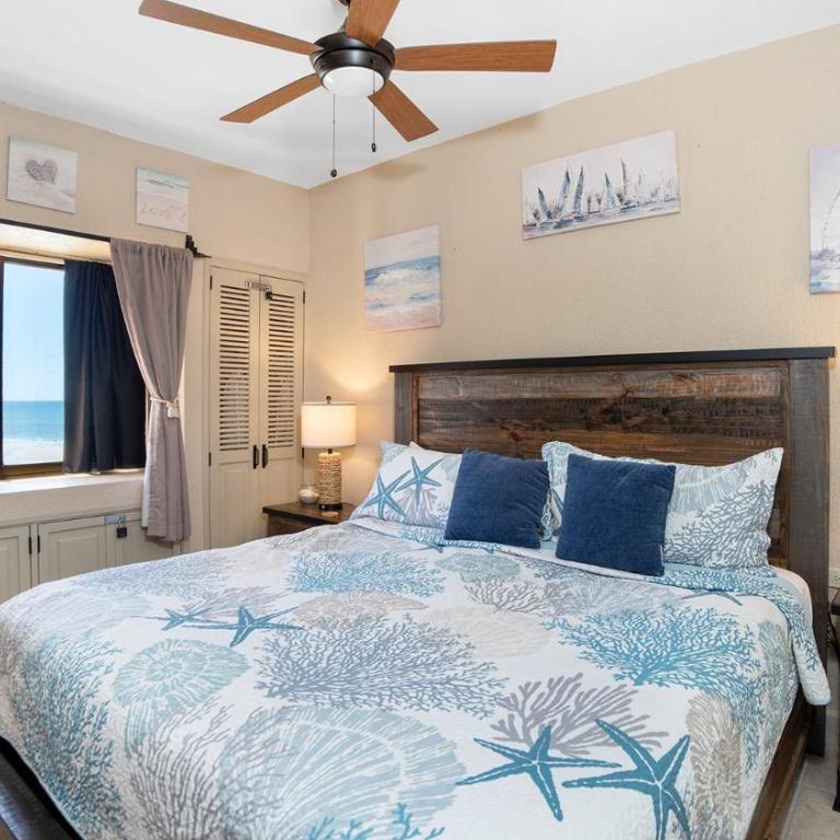 Sandy Feet Retreat with Terrace Overlooking Pool and Ocean Front - Casa - 9