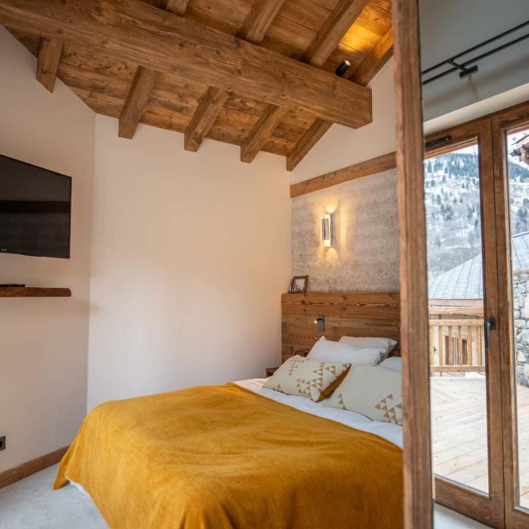 Chalet Yolo with Pool and Spa - Chalet - 18