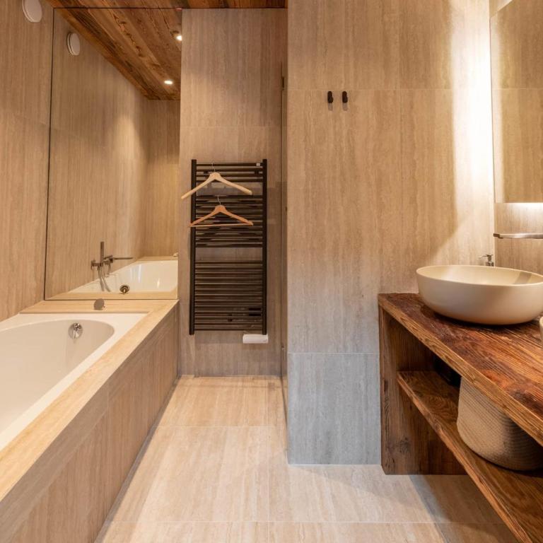 Chalet Yolo with Pool and Spa - Chalet - 20