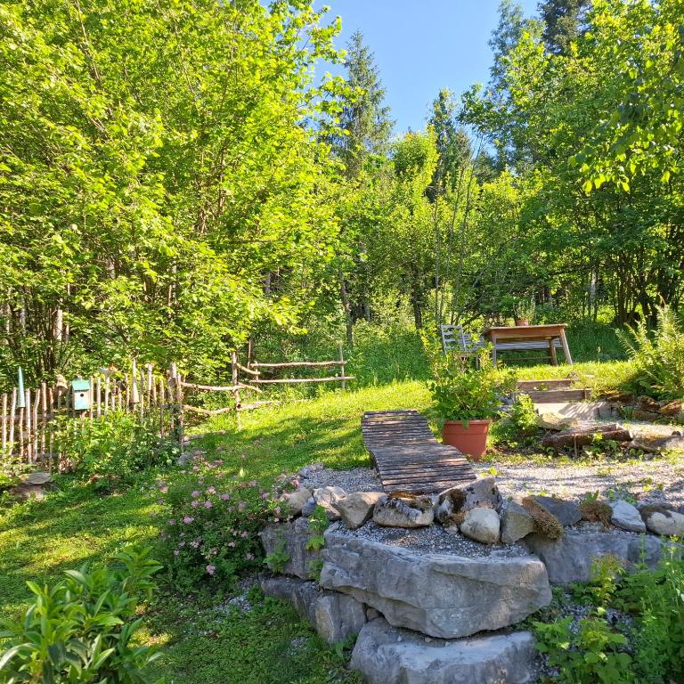 Ferienhaus Lechner am Waldrand mit Holzfasssauna & Außendusche, Bergblick und Naturgarten" - Apartment mit Blick auf die Berge - 6