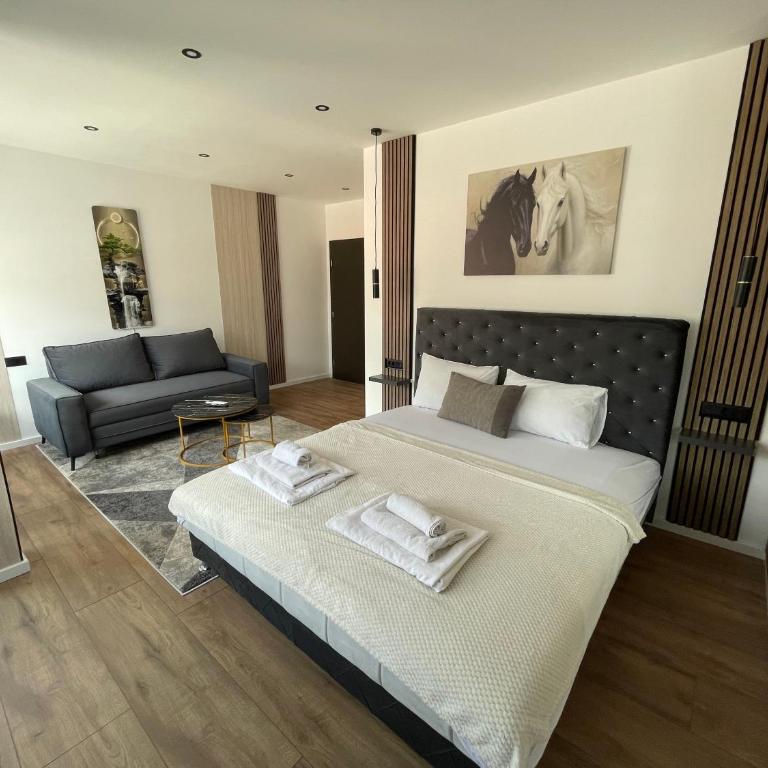 Villa Anri - Triple Room with View - 6