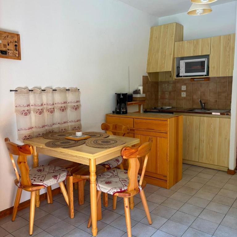 Mountain studio for 4 people - Nyon gondola within walking distance - One-Bedroom Apartment - 6