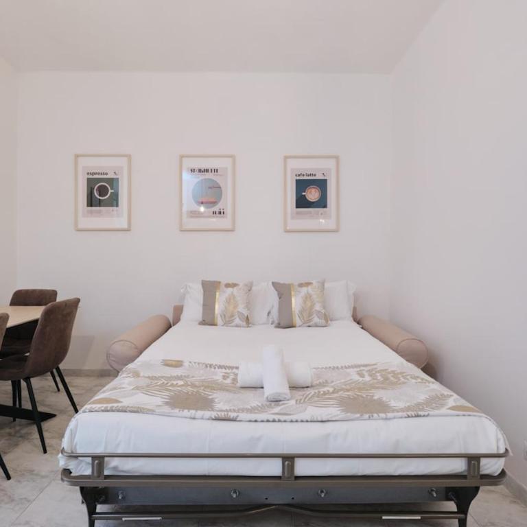 Colosseum 4 stops away 3BR - WiFi - Netflix - Apartment - 2