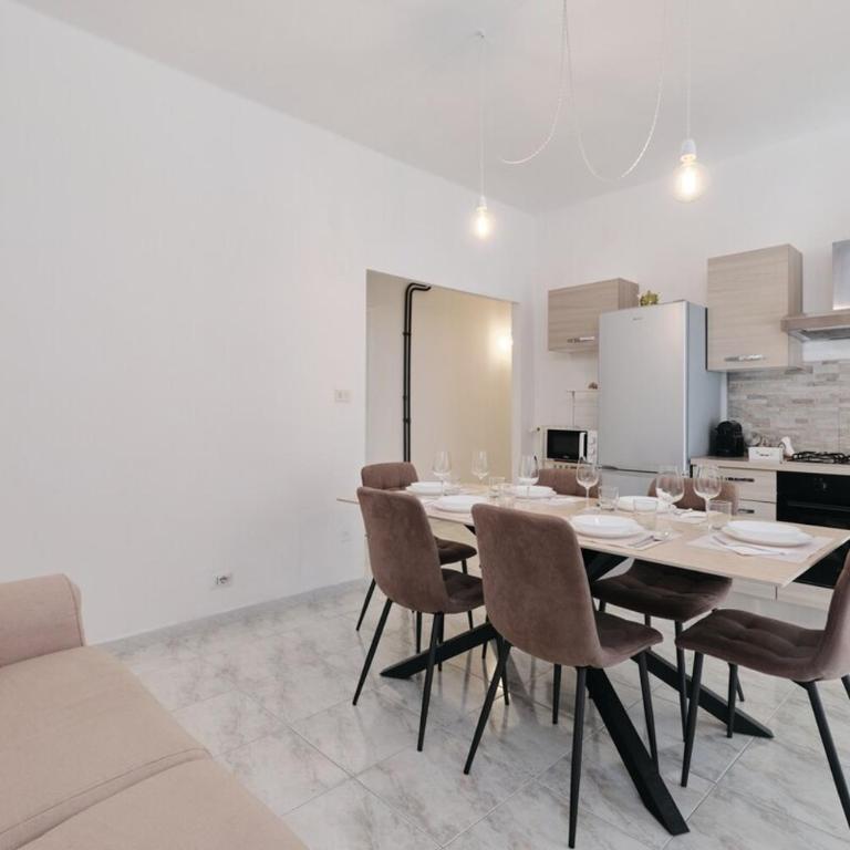 Colosseum 4 stops away 3BR - WiFi - Netflix - Apartment - 5