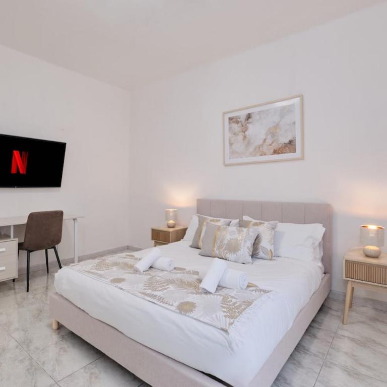 Colosseum 4 stops away 3BR - WiFi - Netflix - Apartment - 8