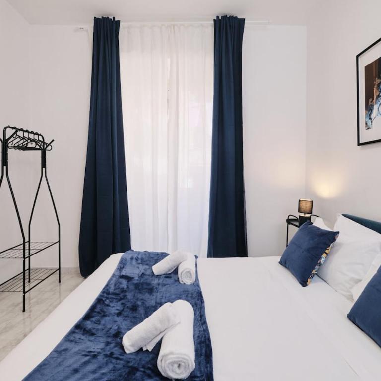 Colosseum 4 stops away 3BR - WiFi - Netflix - Apartment - 16