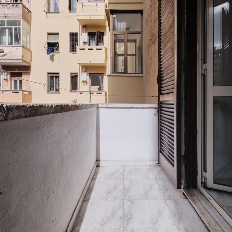Colosseum 4 stops away 3BR - WiFi - Netflix - Apartment - 19