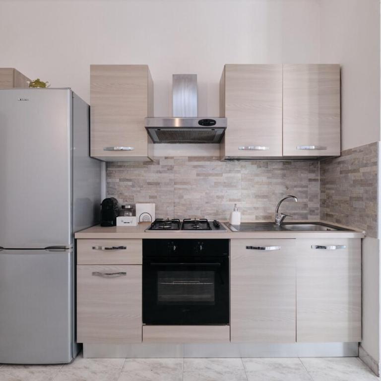 Colosseum 4 stops away 3BR - WiFi - Netflix - Apartment - 21