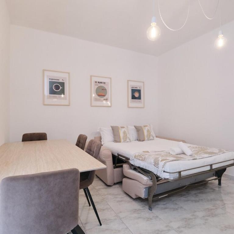 Colosseum 4 stops away 3BR - WiFi - Netflix - Apartment - 23