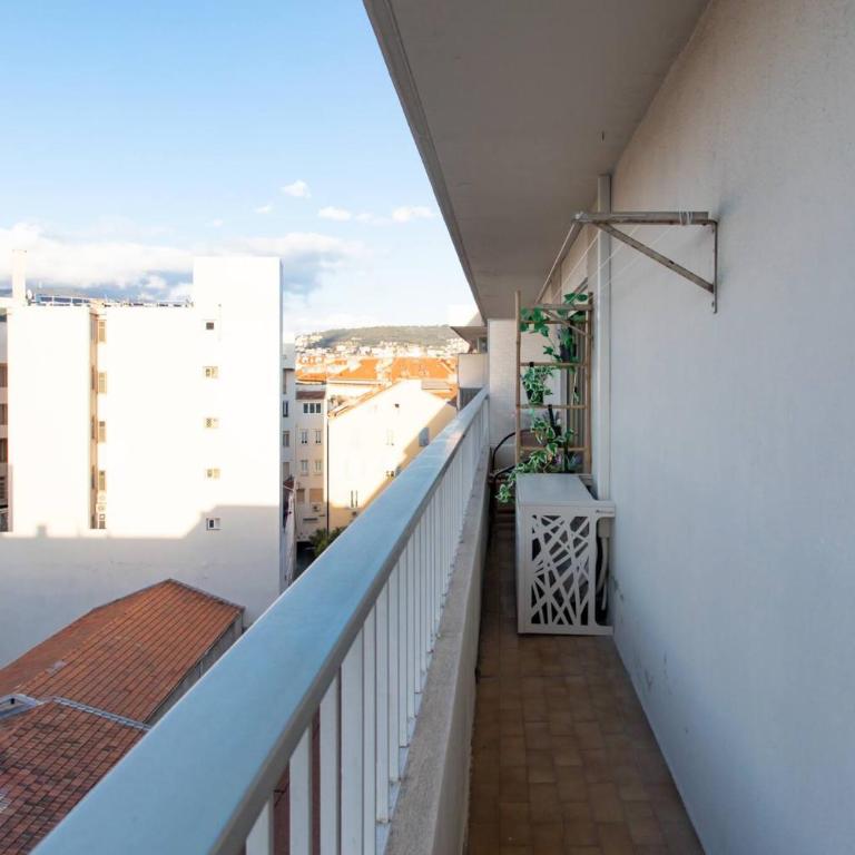 L15 Staywizus - Central suite 8 min walk sea - Parking Terrace AC - Appartement 2 Chambres avec Balcon et Terrasse - 49