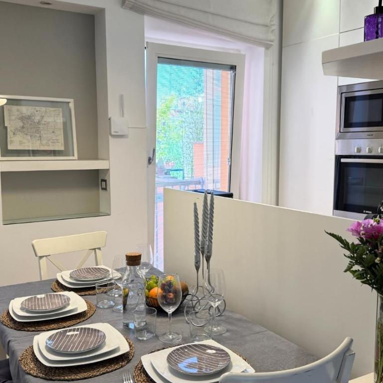 Colosseum Boutique Home - Elegant Design Apartment steps from the Colosseum - Apartment mit 2 Schlafzimmern und Balkon - 30