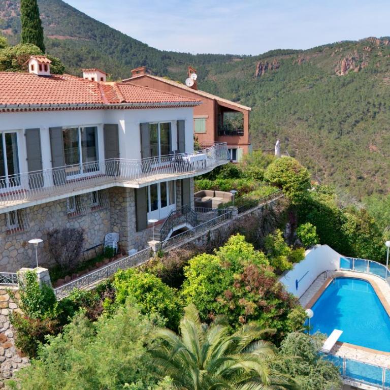 Haut de villa avec piscine privée et vue panoramique mer et Esterel - Apartment mit 3 Schlafzimmern und Meerblick - 1