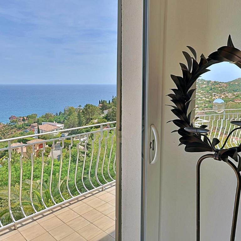 Haut de villa avec piscine privée et vue panoramique mer et Esterel - Apartment mit 3 Schlafzimmern und Meerblick - 2