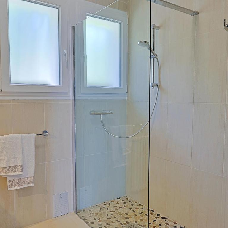Haut de villa avec piscine privée et vue panoramique mer et Esterel - Apartment mit 3 Schlafzimmern und Meerblick - 26