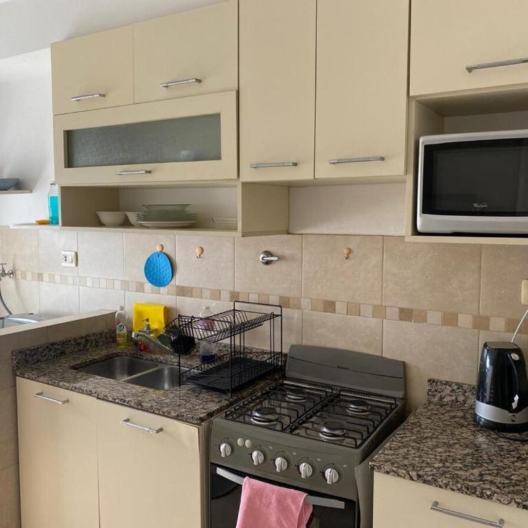 Confortable departamento zona Legislatura - One-Bedroom Apartment - 4