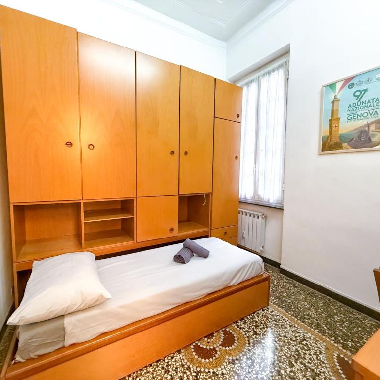 Ampio Quadrilocale - 50metri Stazione Treni - Appartamento con 3 Camere da Letto - 14