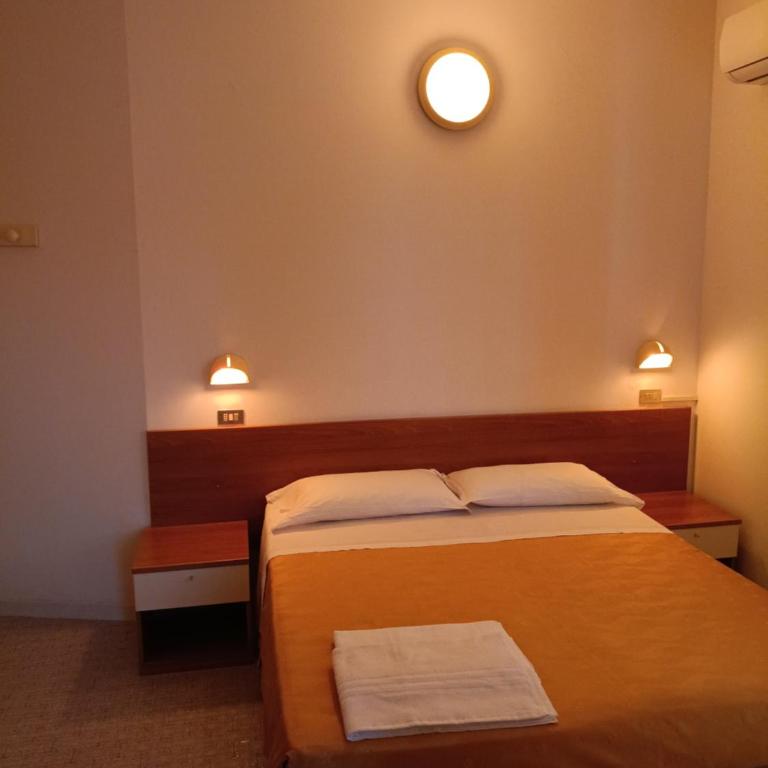 Hotel Goldene Rose - Familienzimmer (2 Erwachsene + 2 Kinder) - 5