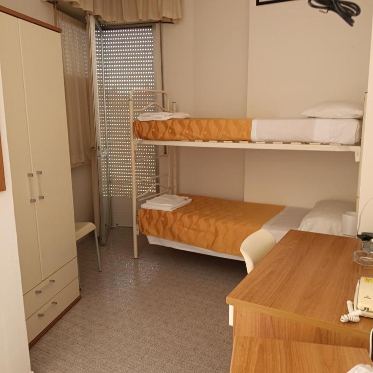 Hotel Goldene Rose - Familienzimmer (2 Erwachsene + 2 Kinder) - 8