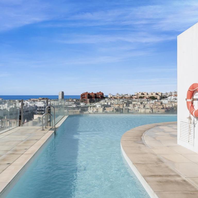 Infinity Beach & City - Two-Bedroom Apartment with Balcony and Sea View - 16
