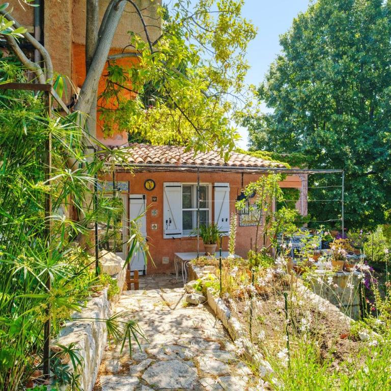 Un sejour à la Campagne Speracedes - Villa - Vue sur Jardin - 1