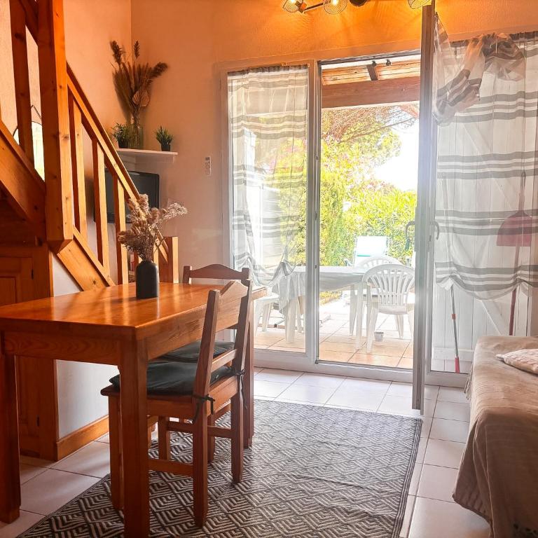 Pavillon Climatisé dans résidence avec Terrasse & Piscine , plage proche - Casa con 1 dormitorio - 18