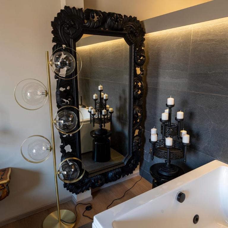 Archs Apartament - Habitación con cama grande y bañera de hidromasaje - 21