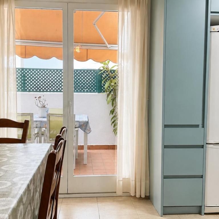 LETS HOLIDAYS Nice Apartment with 2 Terraces - Appartement 2 Chambres - 10
