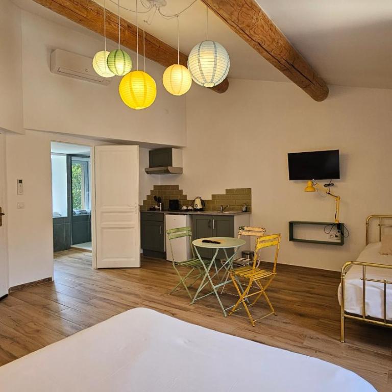 Hôtel la Fête en Provence - Studio Triple Standard - 3