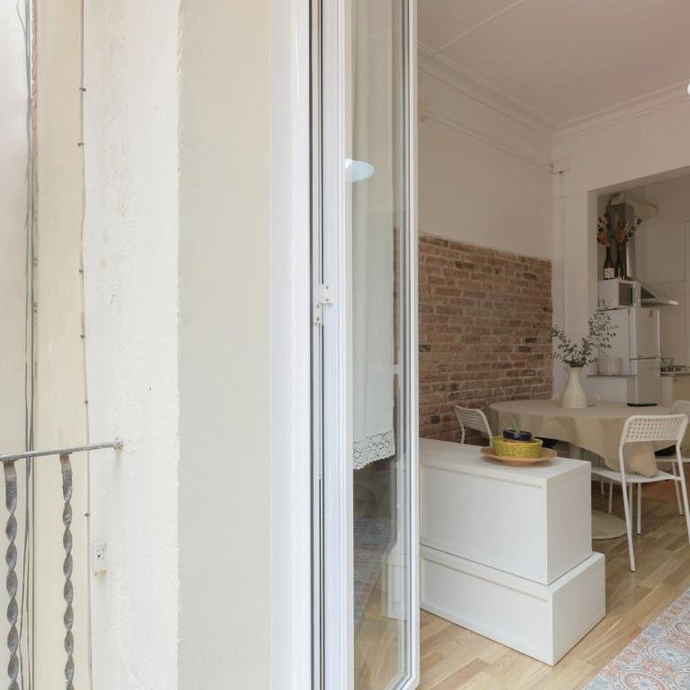 ApartEasy - Gracia Market 2bedroom with balcony - Apartamento de 2 dormitorios - 11