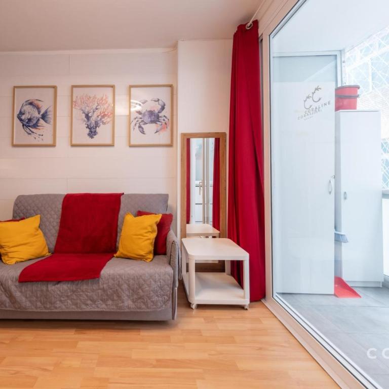 Coraline House - Superior One-Bedroom Apartment with Balcony - 15