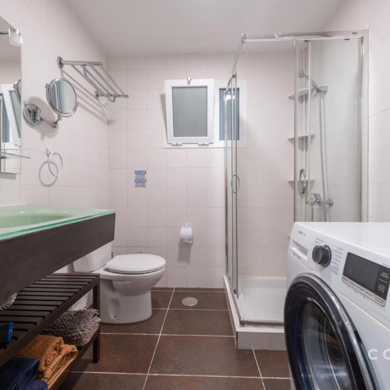 Coraline House - Superior One-Bedroom Apartment with Balcony - 4