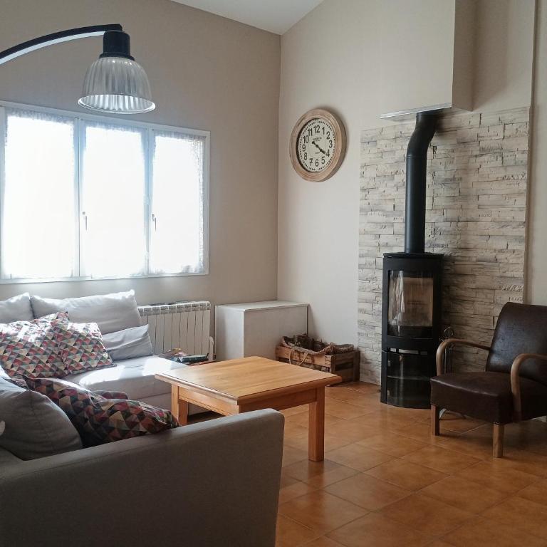 Maison Escapade et jardin à 5 minutes du centre avec piscine et parking - à 2 pas du Partage des eaux - Three-Bedroom Villa - 2
