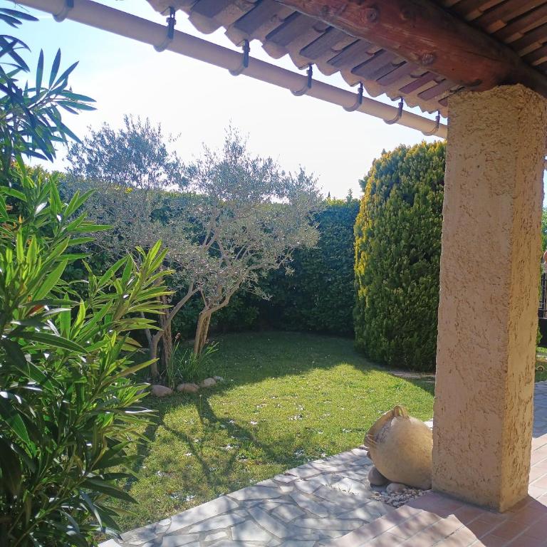 Maison Escapade et jardin à 5 minutes du centre avec piscine et parking - à 2 pas du Partage des eaux - Three-Bedroom Villa - 5