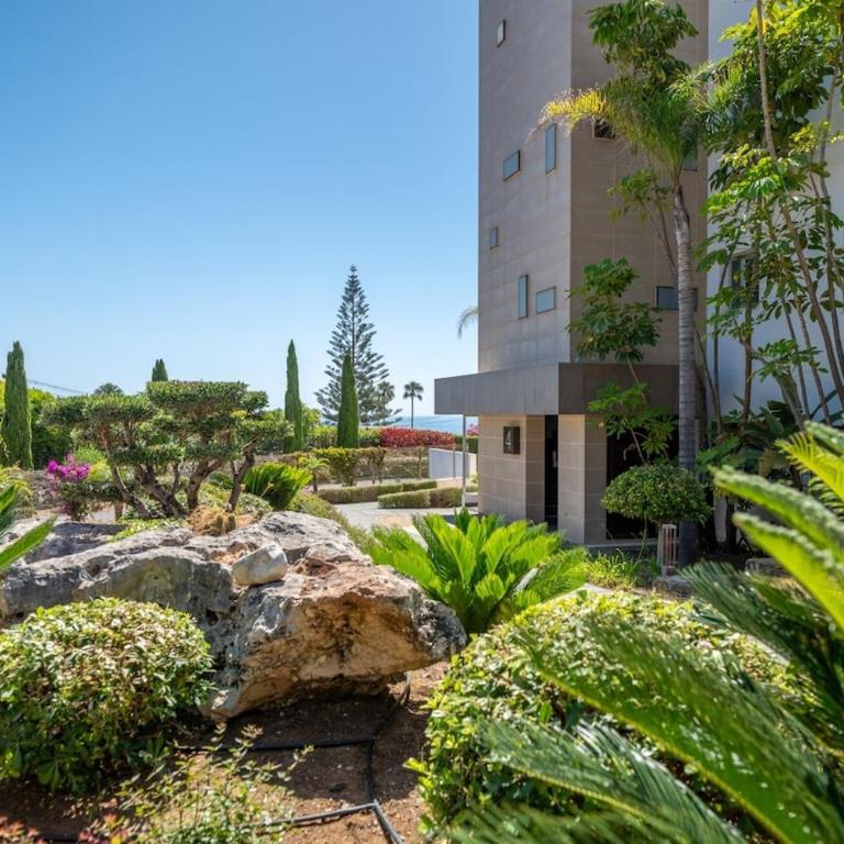 Horizon Beach Frontline 2BR with Terrace & Garage - Two-Bedroom Apartment - 23