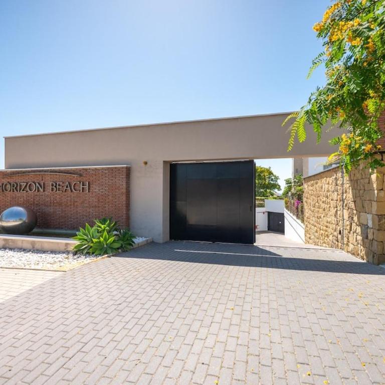 Horizon Beach Frontline 2BR with Terrace & Garage - Two-Bedroom Apartment - 24