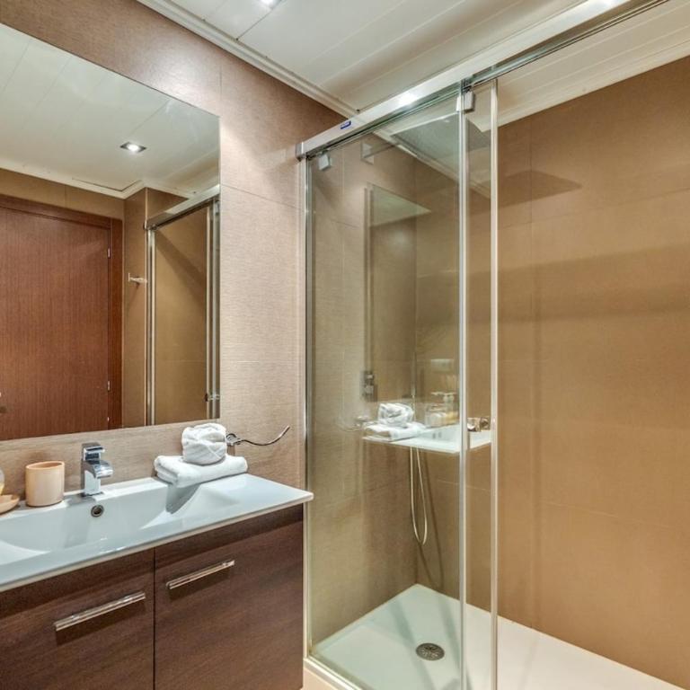 Horizon Beach Frontline 2BR with Terrace & Garage - Two-Bedroom Apartment - 17