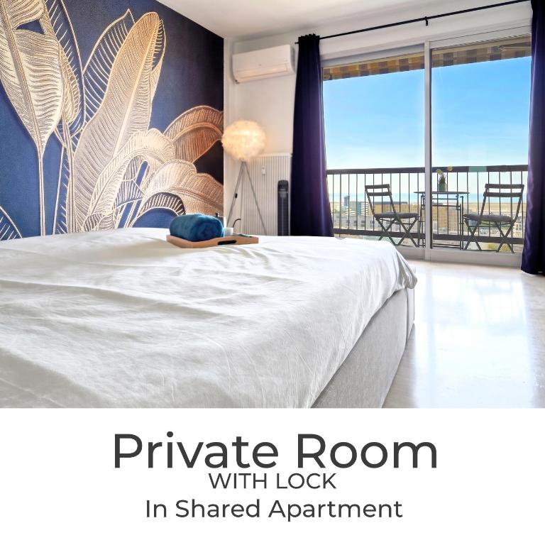 Private Sea View Rooms from Floor 16 in Shared Apartment - AC - Walk to Airport - Chambre Double Deluxe avec Balcon - Vue sur Mer - 1