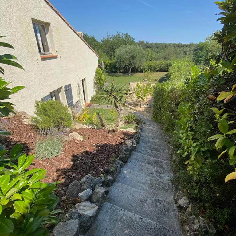 Villa familiale tout confort piscine privée - Villa 3 Chambres - 29