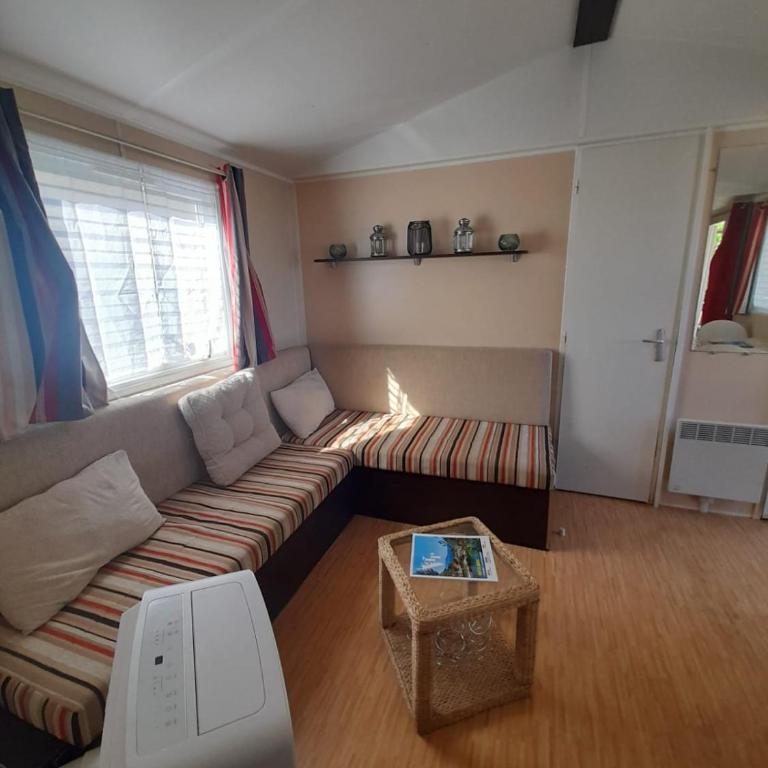 Spacious chalet with furnished terrace - Chalet - 5